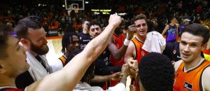 valencia rompe enorme tercer