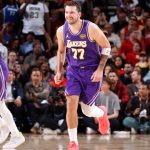Los Lakers siguen sumando en un partido directo ante los Rockets