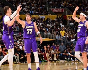 lakers ganan derbi angelino
