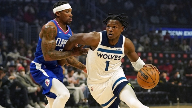 Wolves Clippers pelear